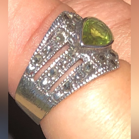 L25: set of 2 unique pear shape E/W set peridot rings w/ marcasite - solid 925 - Picture 5 of 14